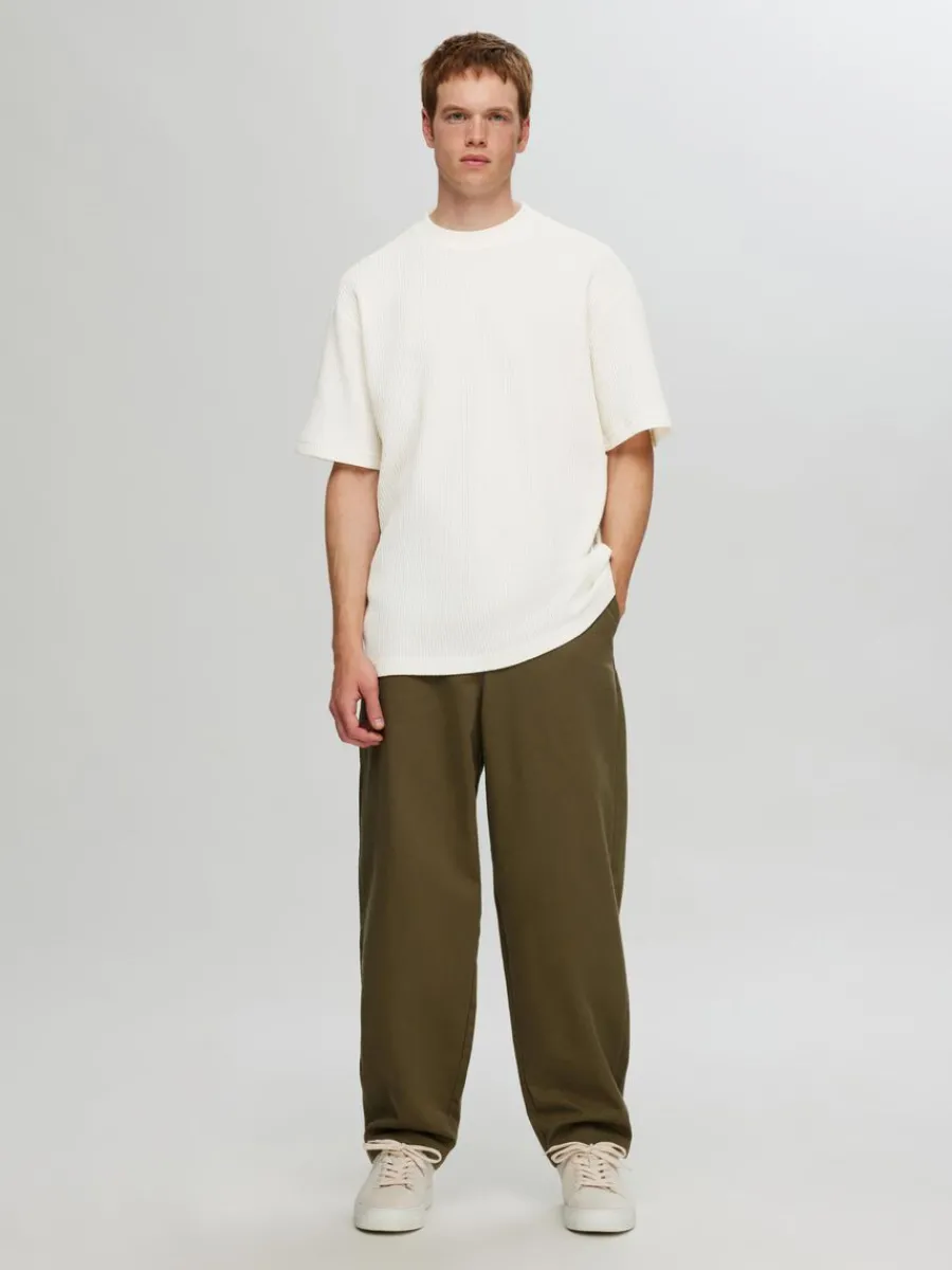 avslappnad_passform_vffla_1-2.webp SELECTED AVSLAPPNAD PASSFORM VÅFFLAD T-SHIRT White Clearance