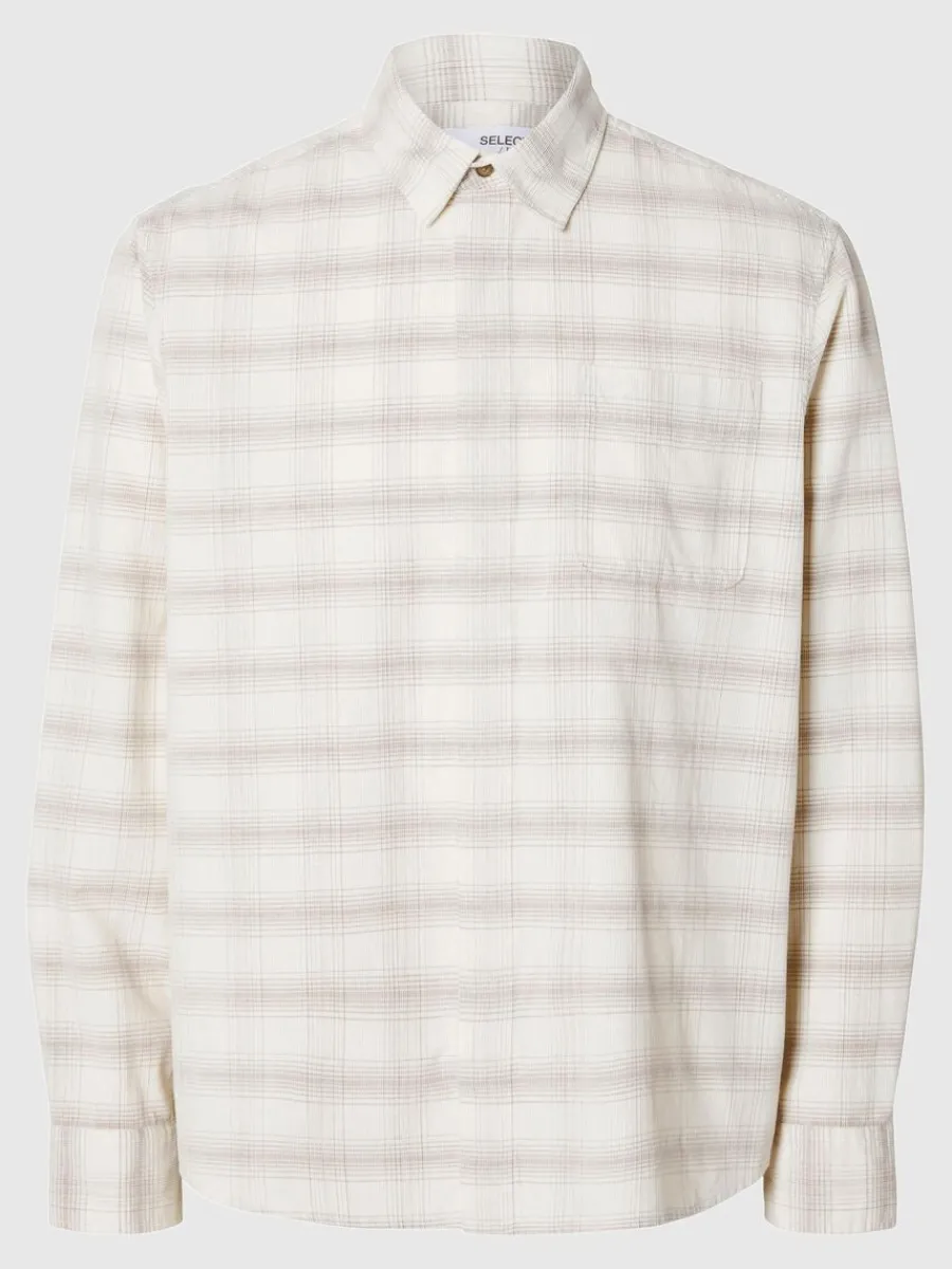 avslappnad_rutig_skjorta_4-1.webp SELECTED AVSLAPPNAD RUTIG SKJORTA Beige Shop