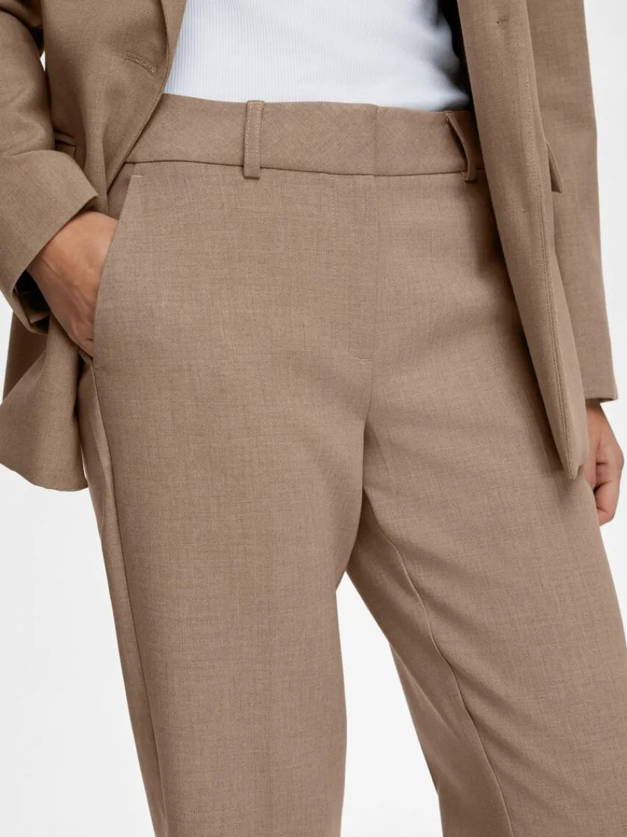 beskurna_byxor_3.webp SELECTED BESKURNA BYXOR Brown Clearance