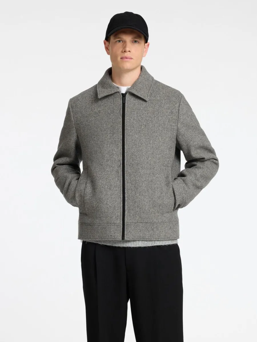 blixtlsfrsedd_kort_jacka_0-3.webp SELECTED BLIXTLÅSFÖRSEDD KORT JACKA Grey Sale