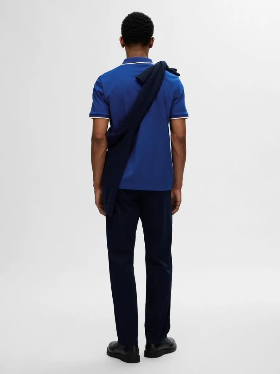 blixtlsfrsedd_piktrja_5-1.webp SELECTED BLIXTLÅSFÖRSEDD PIKÉTRÖJA Blue Shop