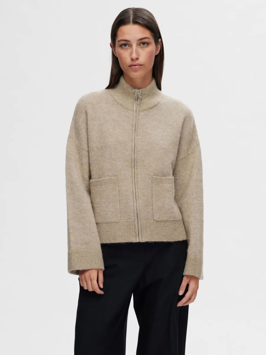 blixtlsstngning_kofta_0-6.webp SELECTED BLIXTLÅSSTÄNGNING KOFTA Beige Clearance