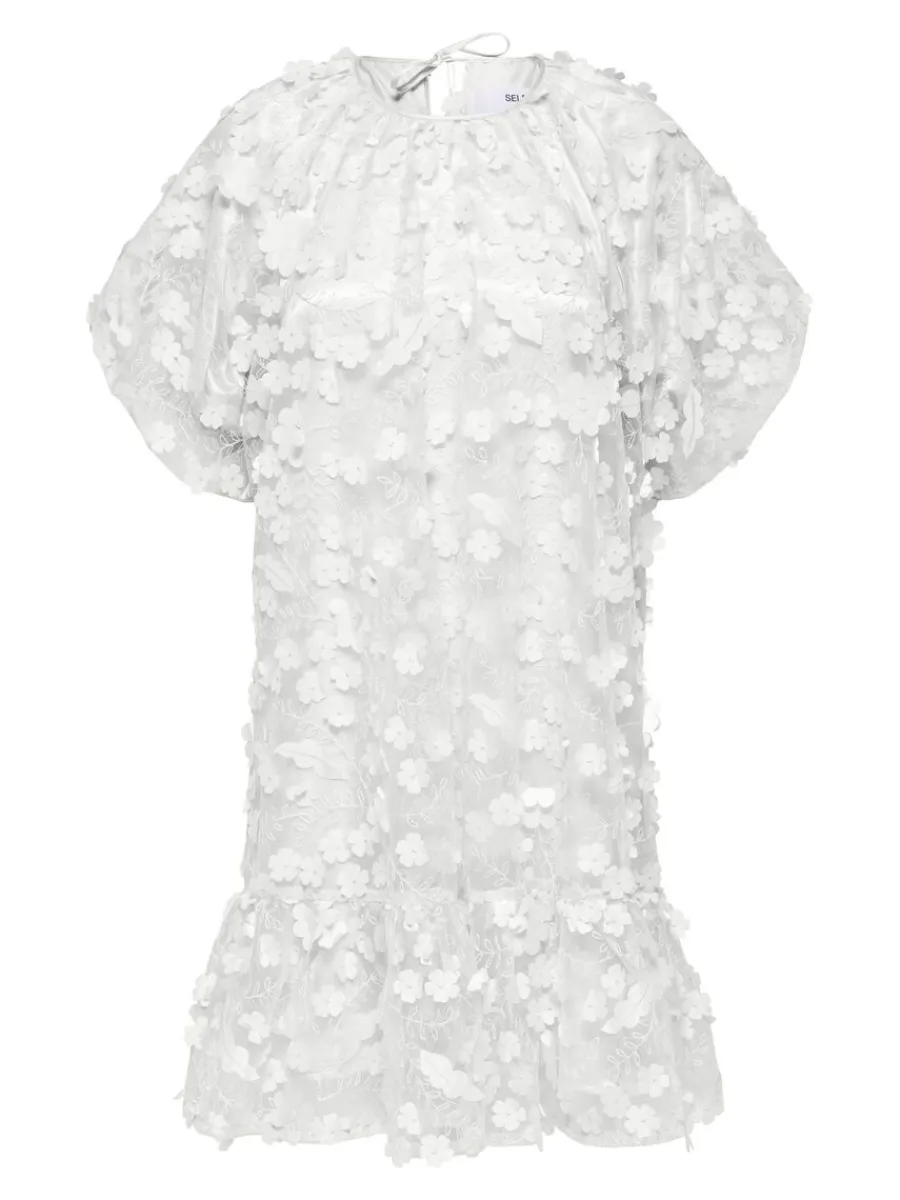 blommig_dtextur_kort_klnn_5.webp SELECTED BLOMMIG 3D-TEXTUR KORT KLÄNNING White Shop