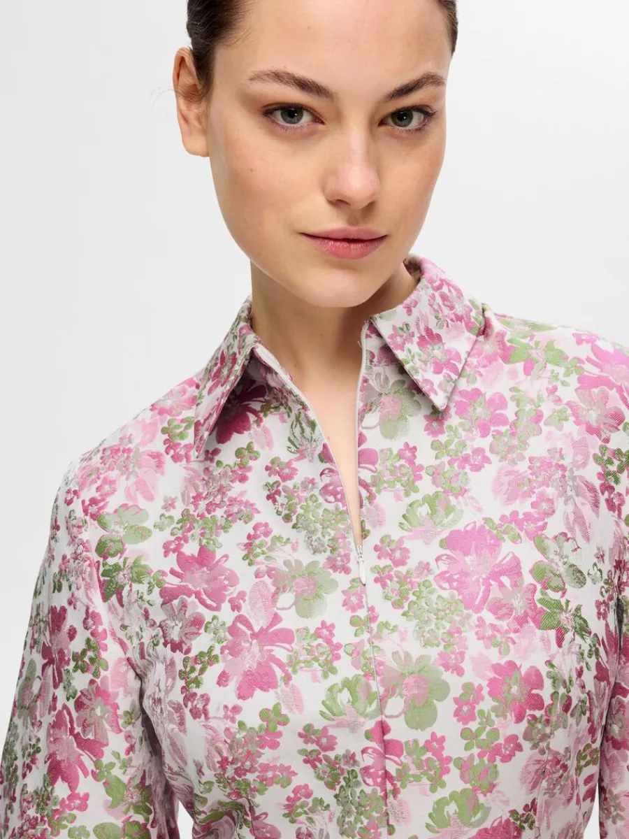 blommig_jacquard_kort_kln_3-1.webp SELECTED BLOMMIG JACQUARD KORT KLÄNNING Coloured Best Sale