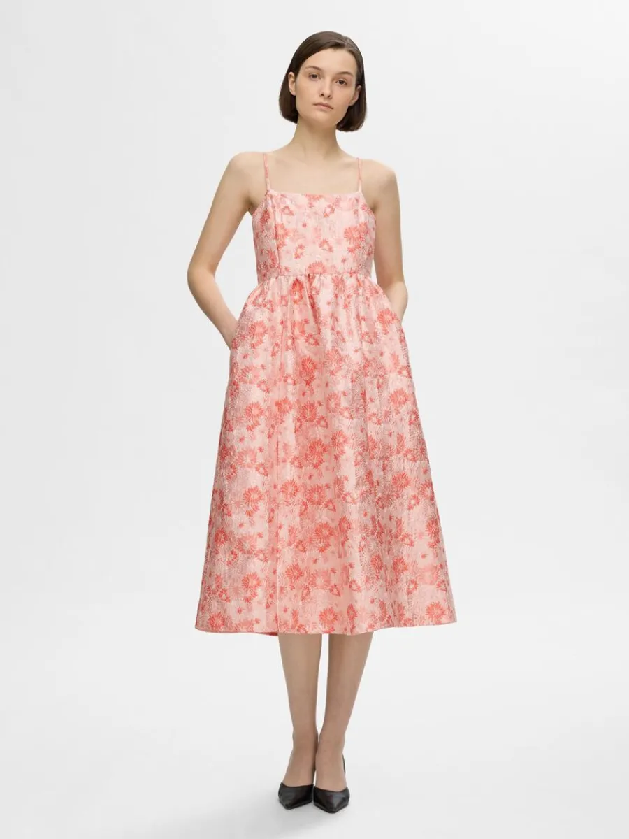 blommig_jacquard_midiklnn_0.webp SELECTED BLOMMIG JACQUARD MIDIKLÄNNING Pink Fashion