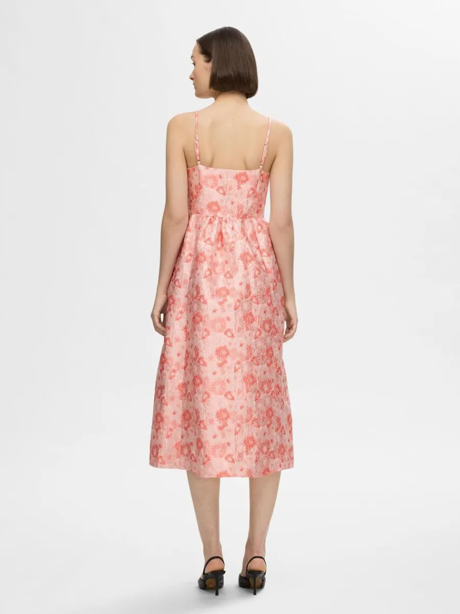 blommig_jacquard_midiklnn_4.webp SELECTED BLOMMIG JACQUARD MIDIKLÄNNING Pink Fashion