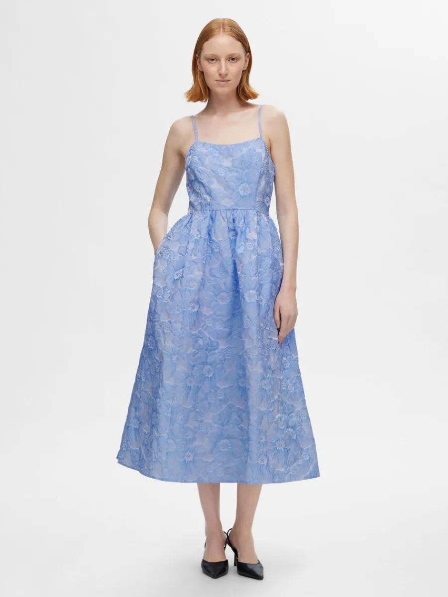 blommig_midiklnning_0.webp SELECTED BLOMMIG MIDIKLÄNNING Blue Shop