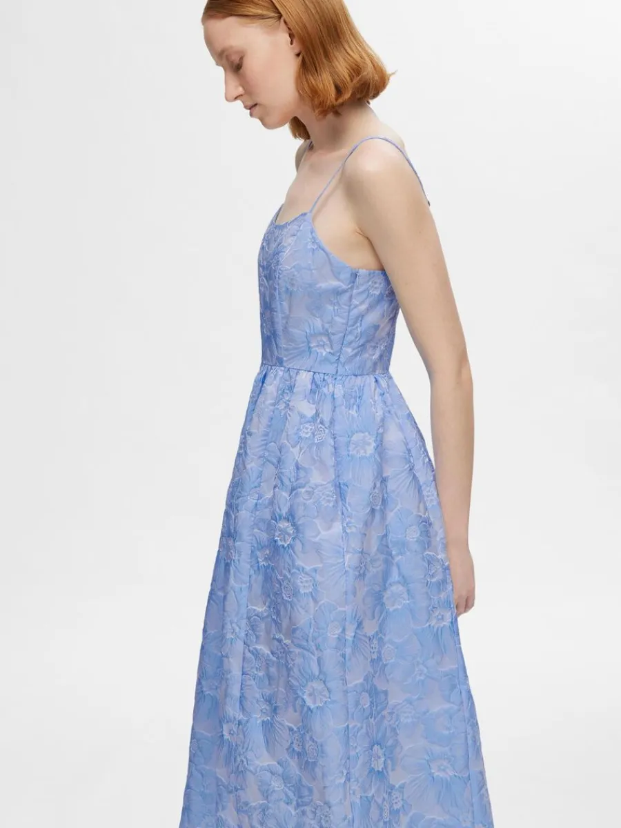 blommig_midiklnning_2.webp SELECTED BLOMMIG MIDIKLÄNNING Blue Shop