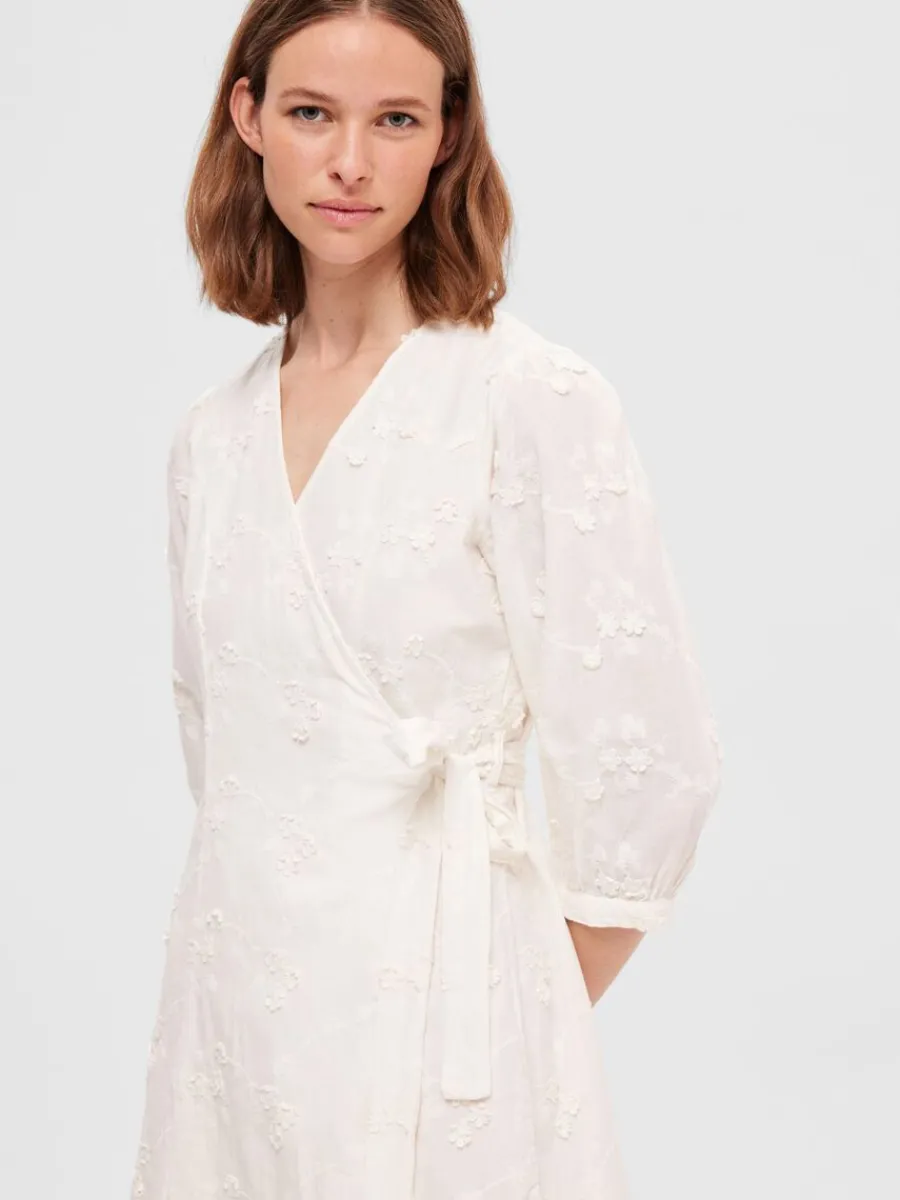 blommig_omlottklnning_3.webp SELECTED BLOMMIG OMLOTTKLÄNNING White Best