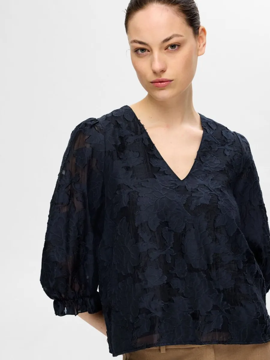 blomstertryck_blus_2-1.webp SELECTED BLOMSTERTRYCK BLUS Blue Hot