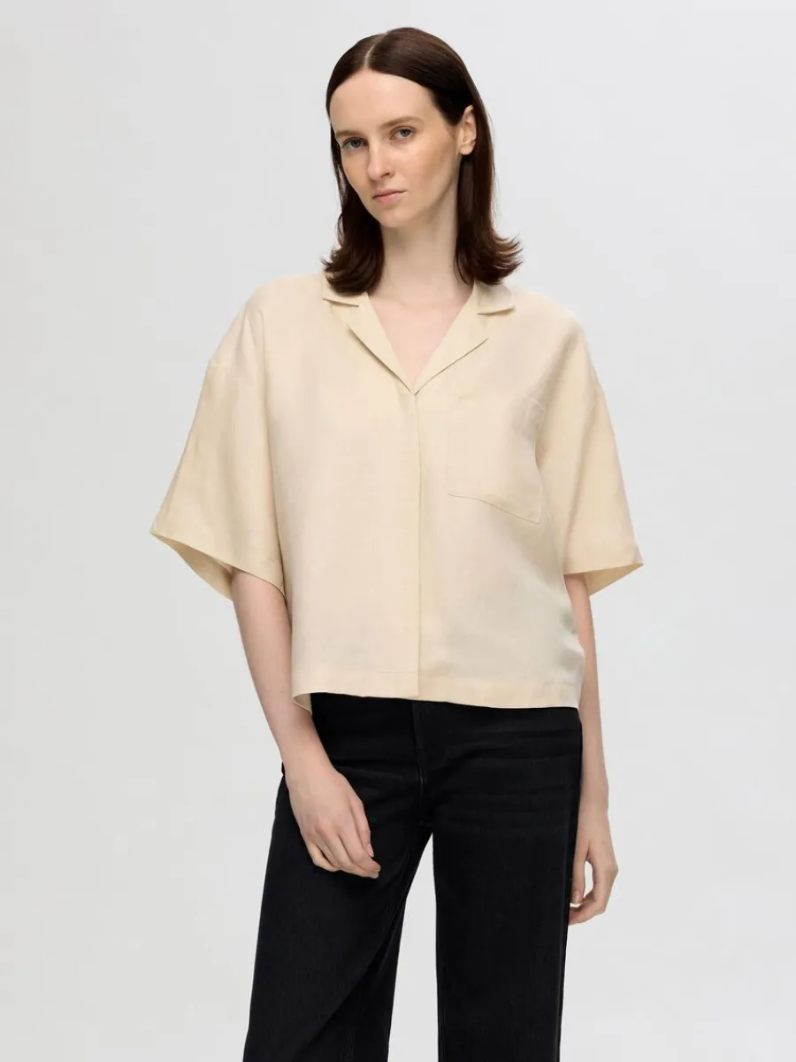 boxy_kortrmad_skjorta_0.webp SELECTED BOXY KORTÄRMAD SKJORTA Beige Sale