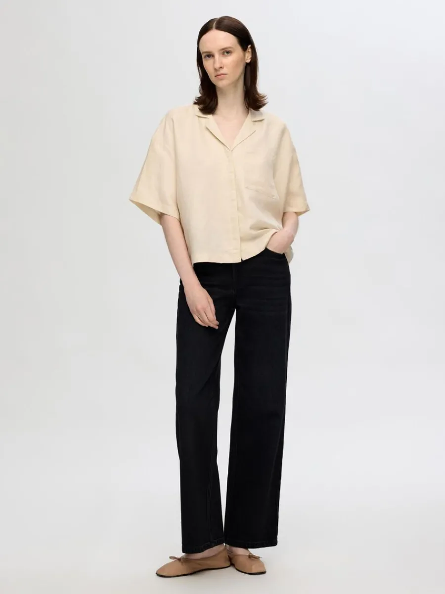 boxy_kortrmad_skjorta_1.webp SELECTED BOXY KORTÄRMAD SKJORTA Beige Sale