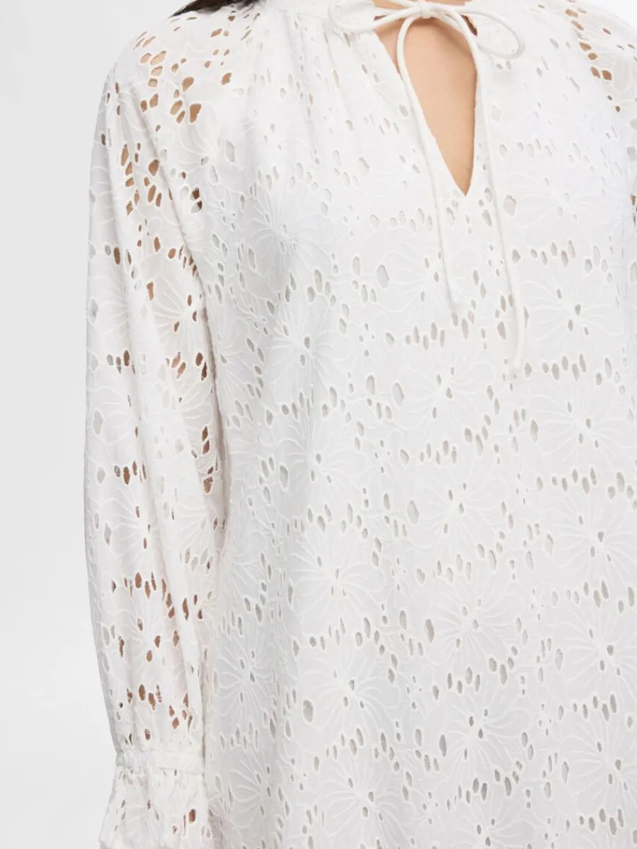 broderie_anglaise_maxikln_3.webp SELECTED BRODERIE ANGLAISE MAXIKLÄNNING White Best