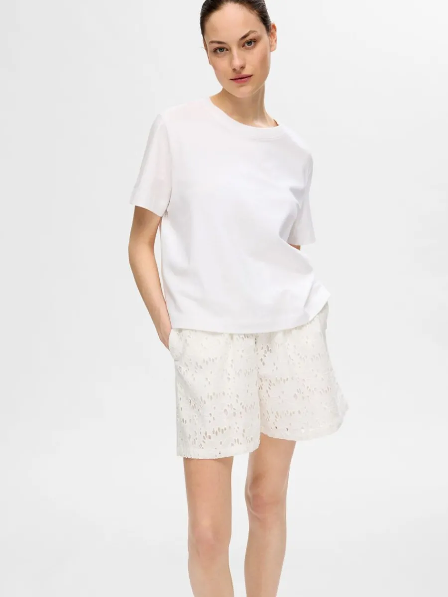 broderie_anglaise_shorts_3-1.webp SELECTED BRODERIE ANGLAISE SHORTS White Outlet