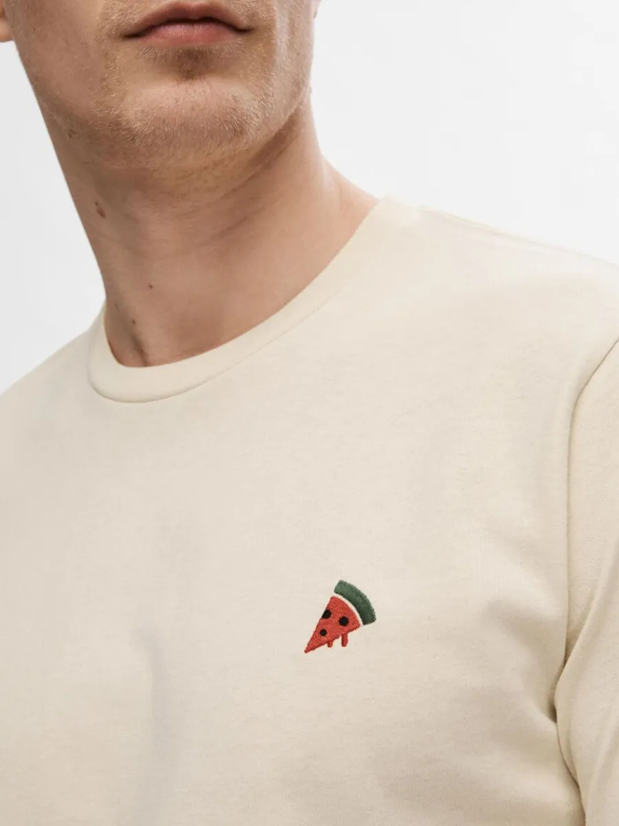 brodyrprydd_tshirt_3-5.webp SELECTED BRODYRPRYDD T-SHIRT Beige Flash Sale