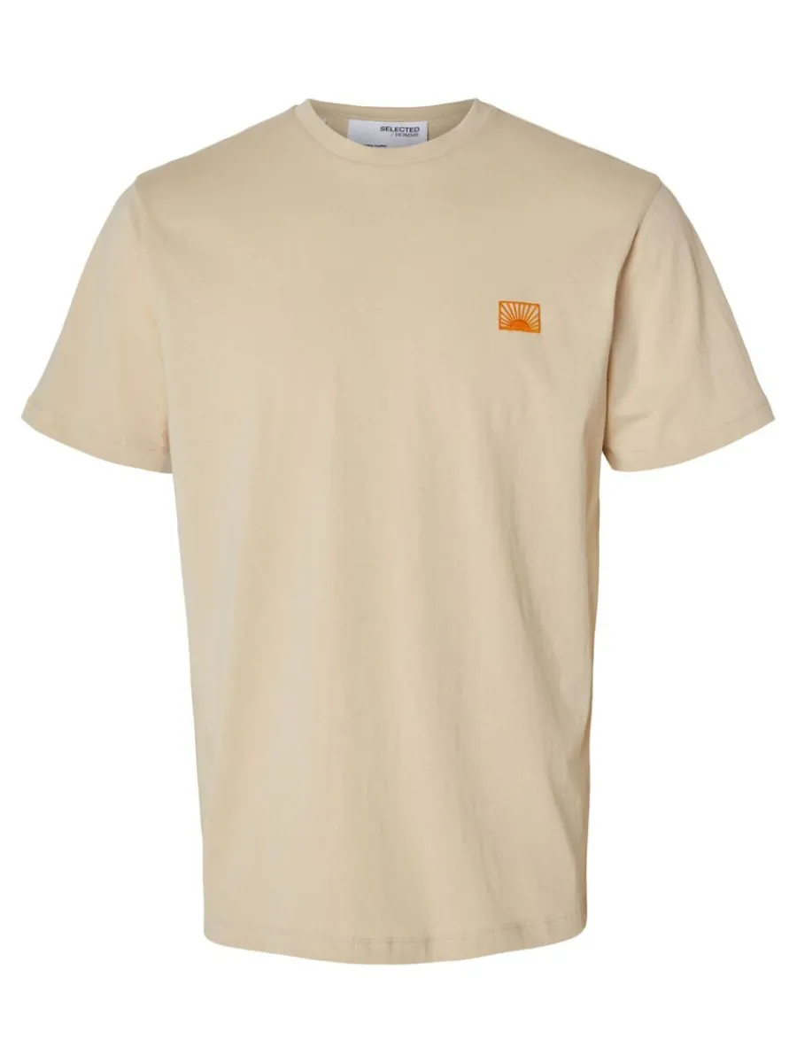 brodyrprydd_tshirt_5-1.webp SELECTED BRODYRPRYDD T-SHIRT Beige Fashion