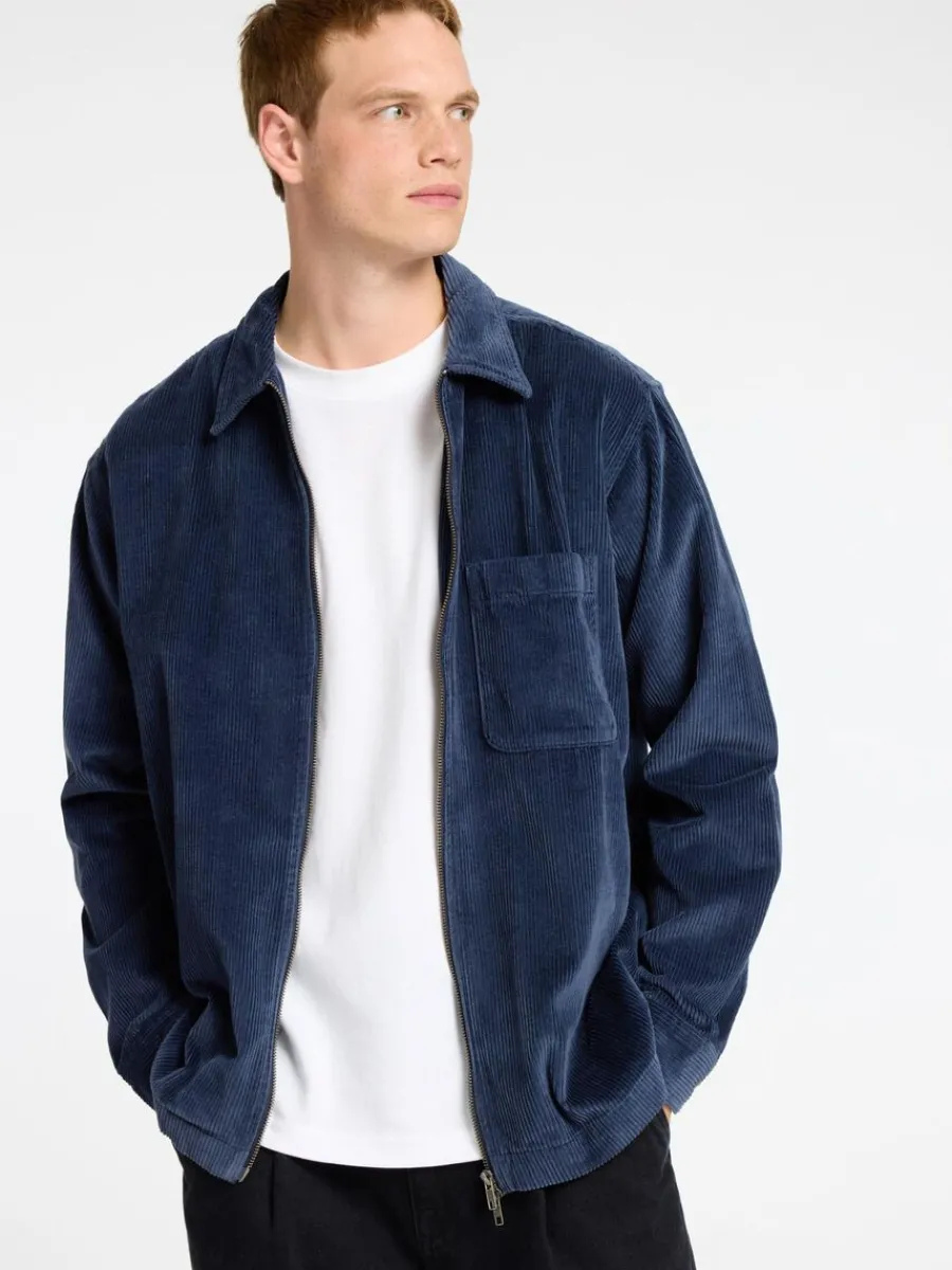 corduroy_verskjorta_3.webp SELECTED CORDUROY ÖVERSKJORTA Blue Store
