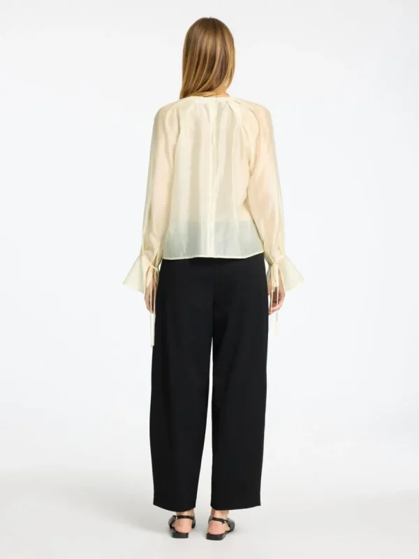 SELECTED DETALJERAD LÅNGÄRMAD BLUS Beige Fashion