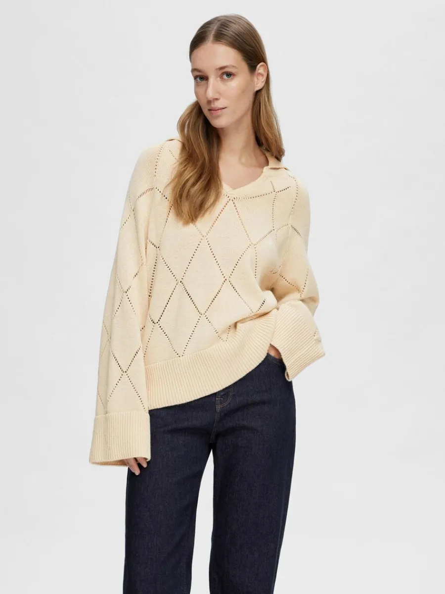 diamanttryck_stickad_trja_0.webp SELECTED DIAMANTTRYCK STICKAD TRÖJA Beige Shop