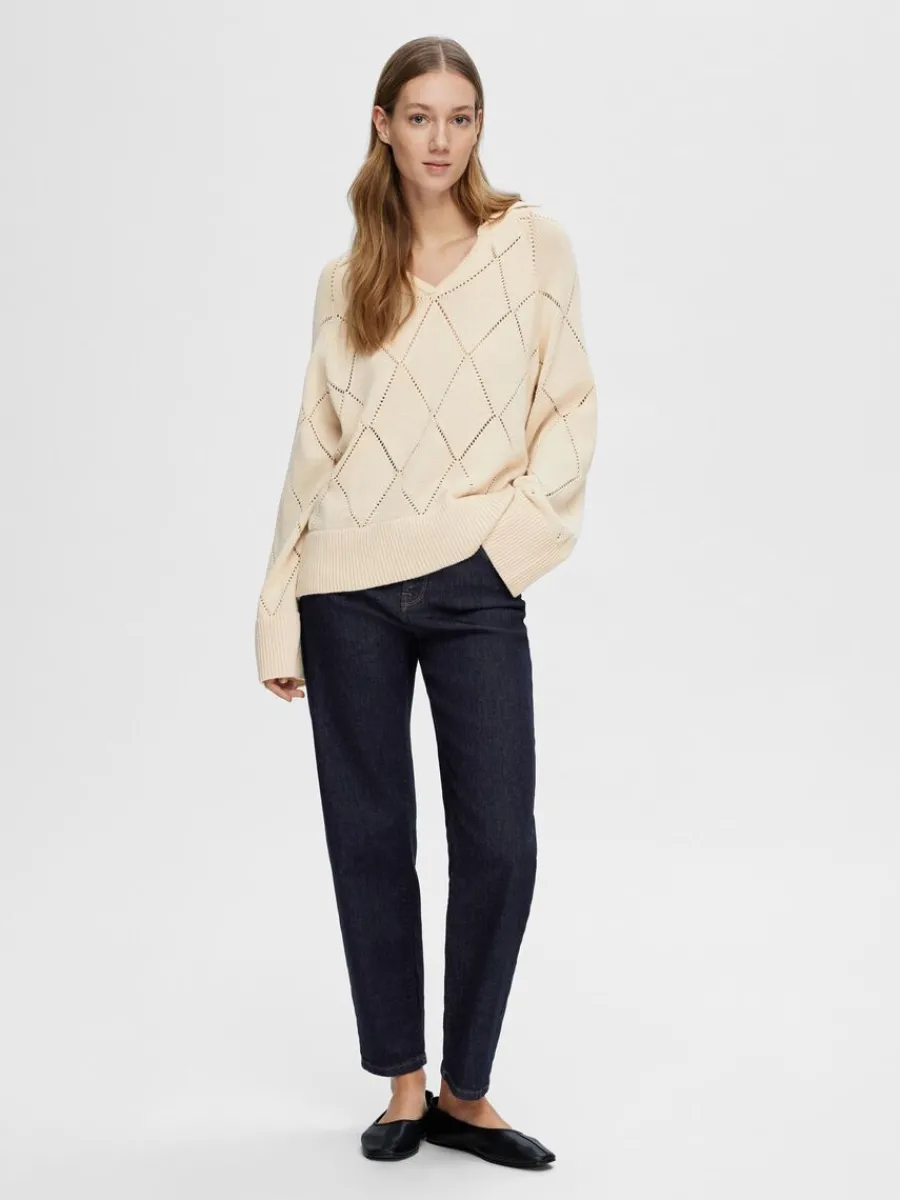 diamanttryck_stickad_trja_1.webp SELECTED DIAMANTTRYCK STICKAD TRÖJA Beige Shop