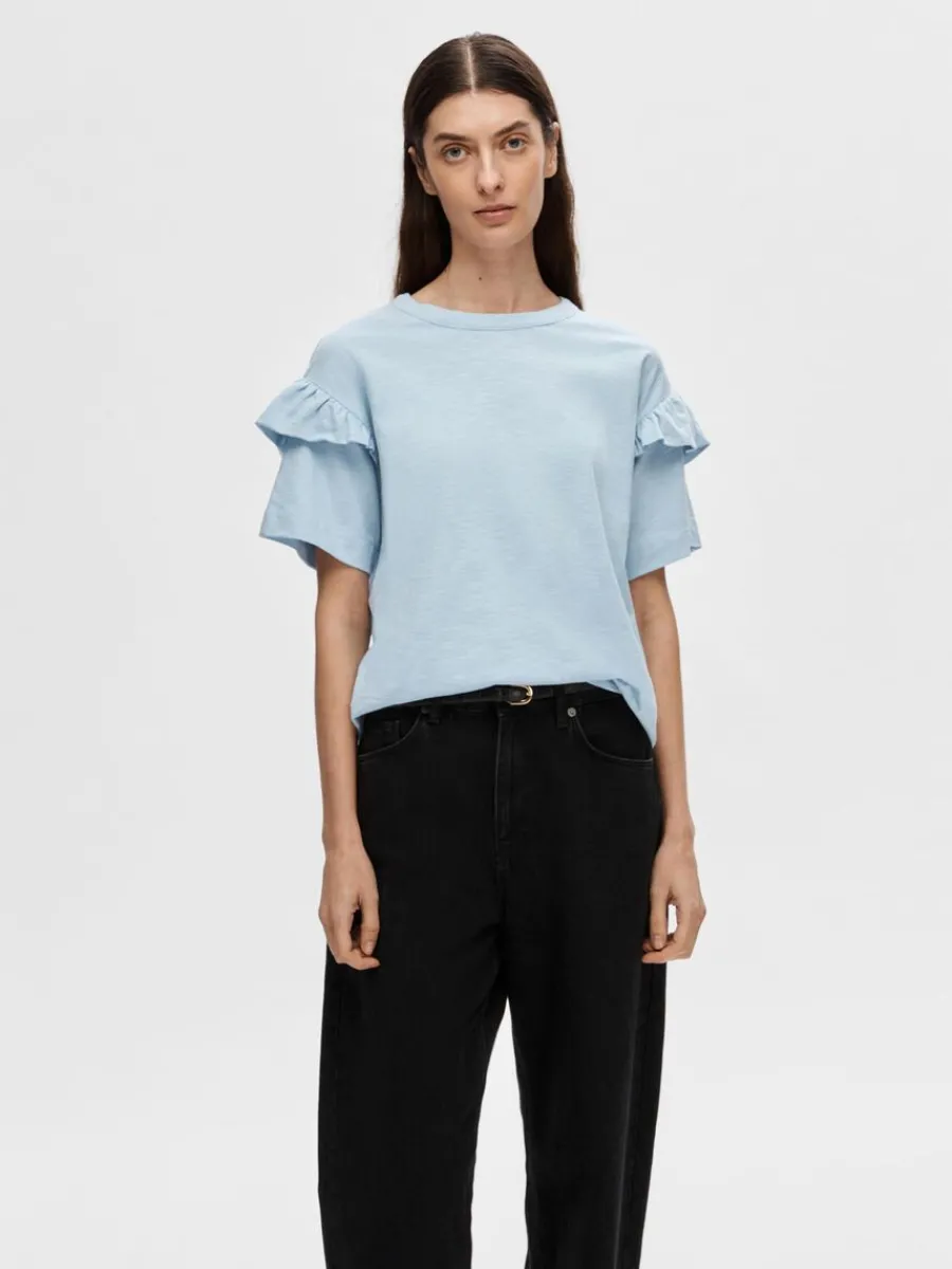 ekologisk_bomull_volang_t_0.webp SELECTED EKOLOGISK BOMULL VOLANG T-SHIRT Blue Clearance