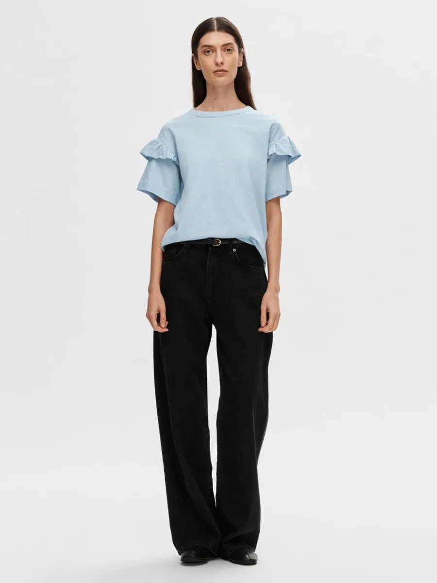 ekologisk_bomull_volang_t_1.webp SELECTED EKOLOGISK BOMULL VOLANG T-SHIRT Blue Clearance
