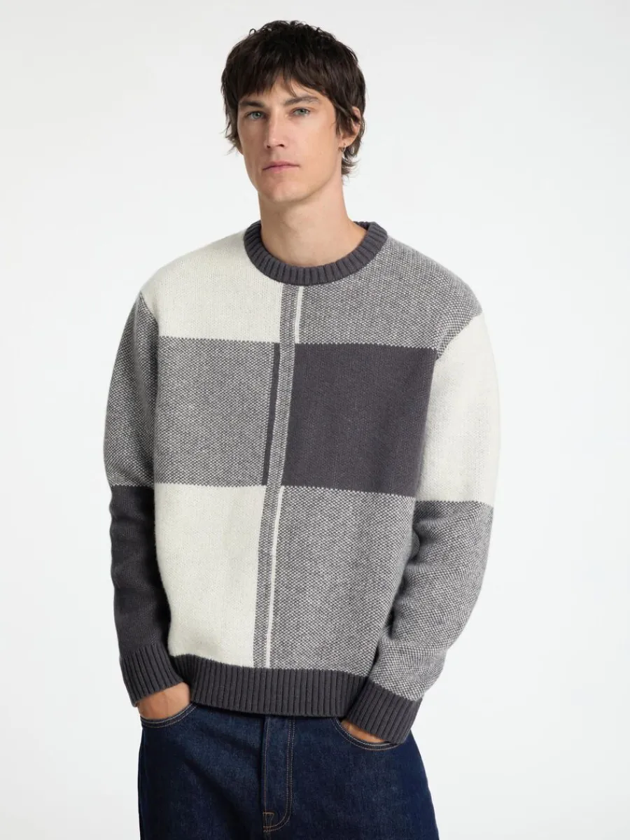 frgblockerad_rundringad_t_2-2.webp SELECTED FÄRGBLOCKERAD RUNDRINGAD TRÖJA Grey Fashion