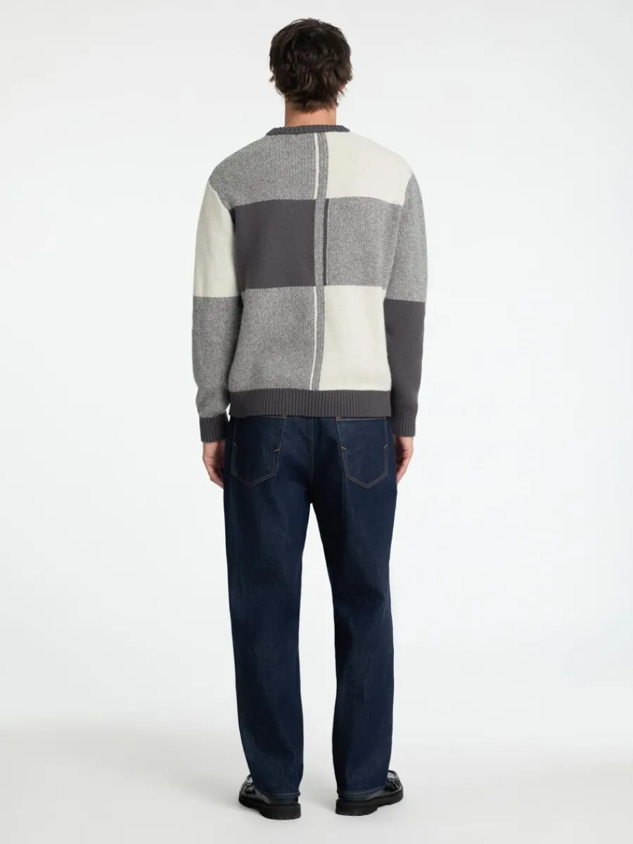 frgblockerad_rundringad_t_5-2.webp SELECTED FÄRGBLOCKERAD RUNDRINGAD TRÖJA Grey Fashion