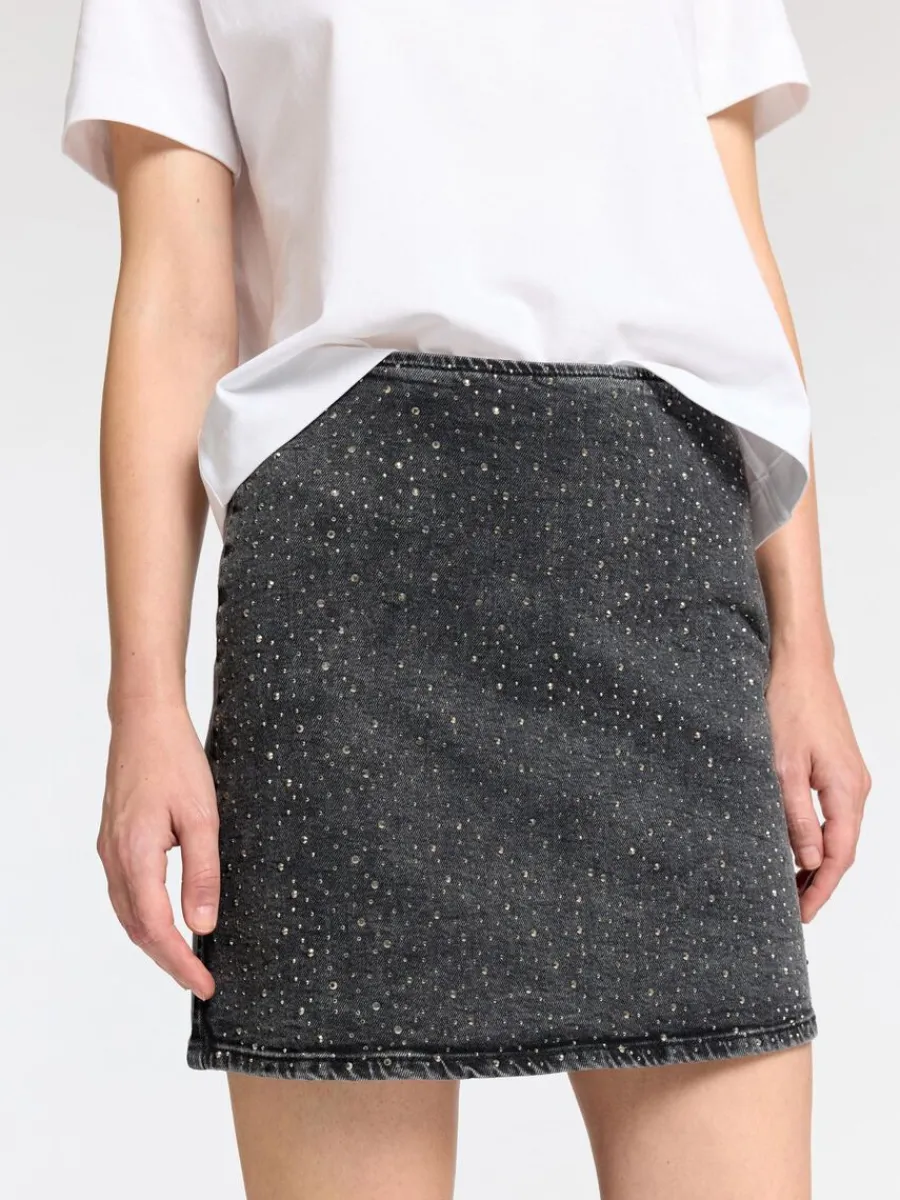 glansig_jeanskjol_4.webp SELECTED GLANSIG JEANSKJOL Black Fashion