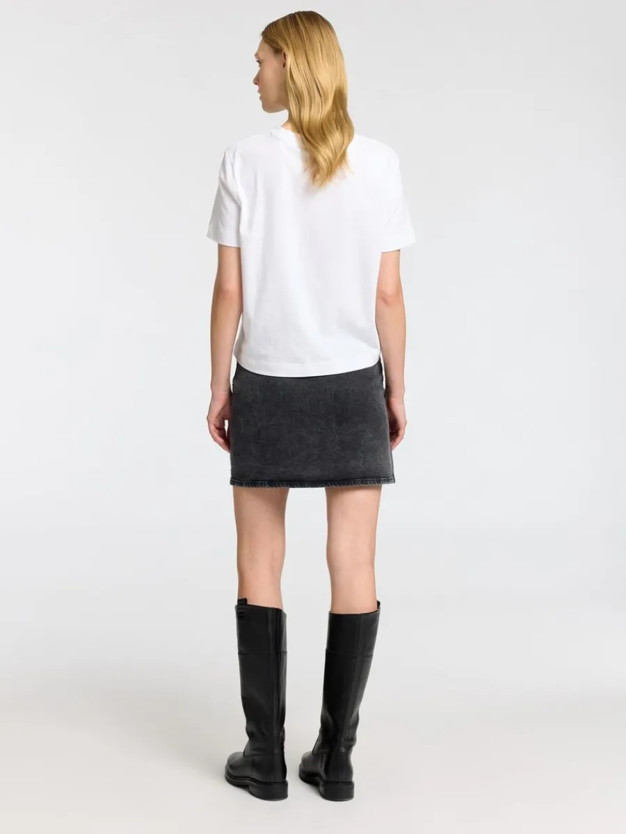 glansig_jeanskjol_5.webp SELECTED GLANSIG JEANSKJOL Black Fashion