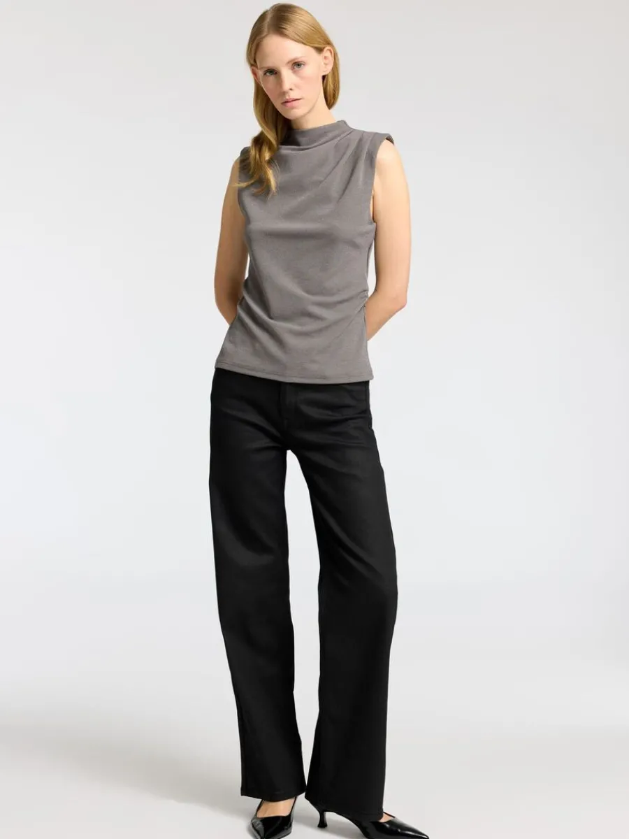 glitter_rmls_topp_2.webp SELECTED GLITTER ÄRMLÖS TOPP Grey New