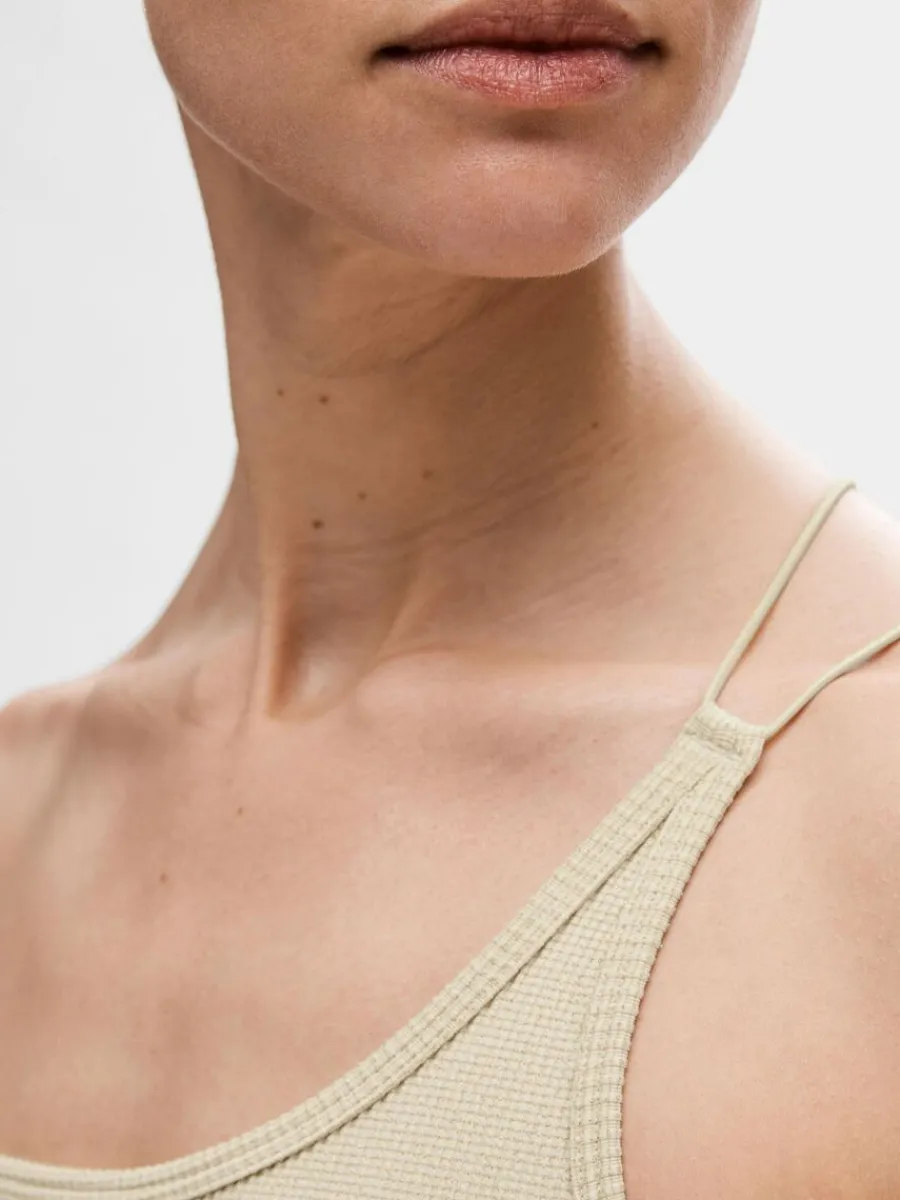 glittrig_enaxlad_body_3.webp SELECTED GLITTRIG ENAXLAD BODY Beige Best Sale