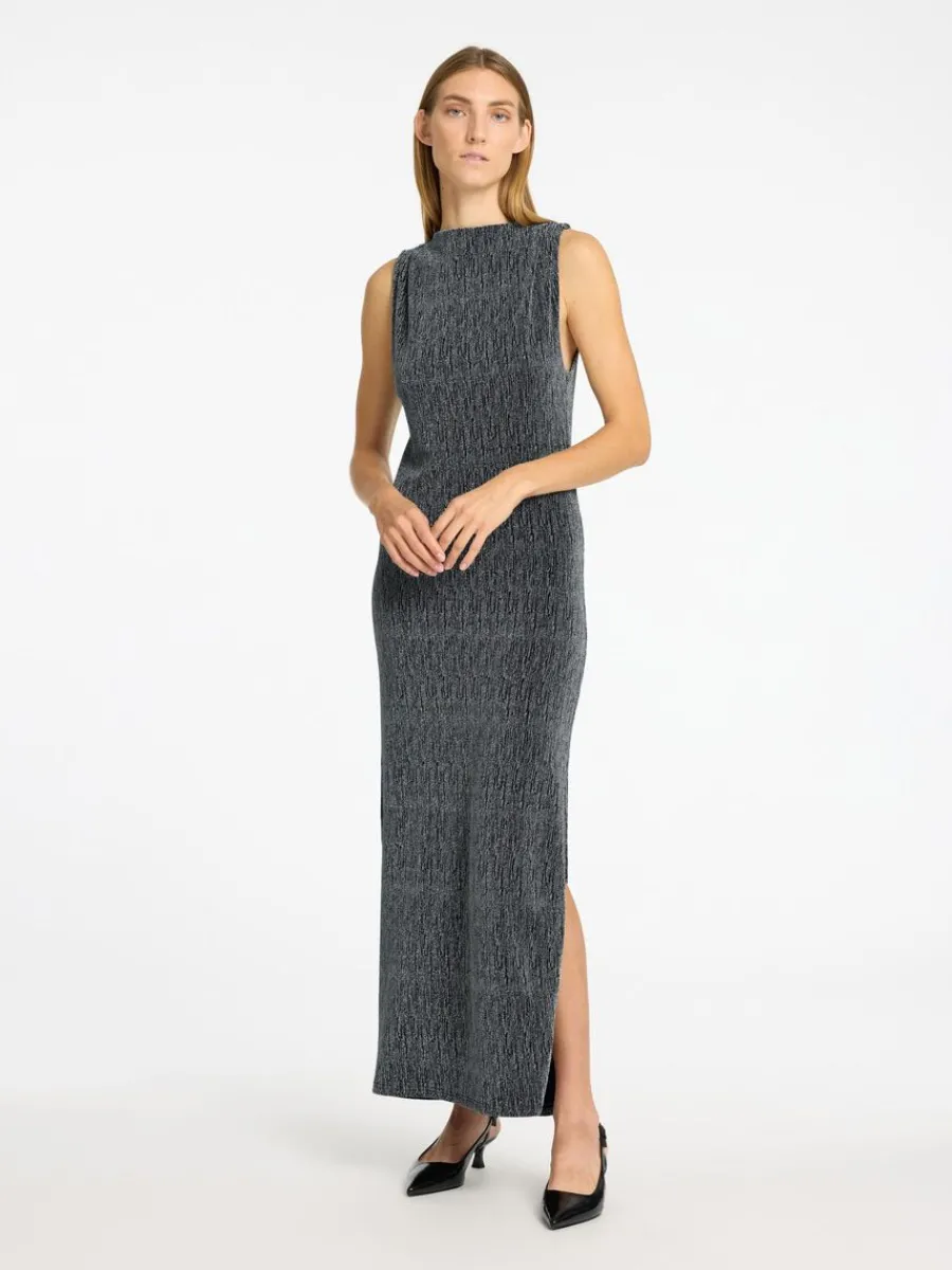 glittrigt_maxiklnning_0.webp SELECTED GLITTRIGT MAXIKLÄNNING Black Cheap