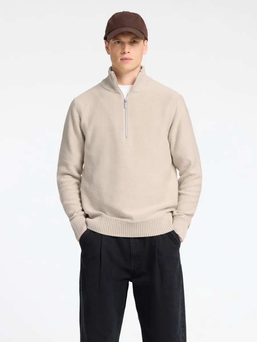 halvlngt_blixtls_trja_0-11.webp SELECTED HALVLÅNGT BLIXTLÅS TRÖJA Beige New