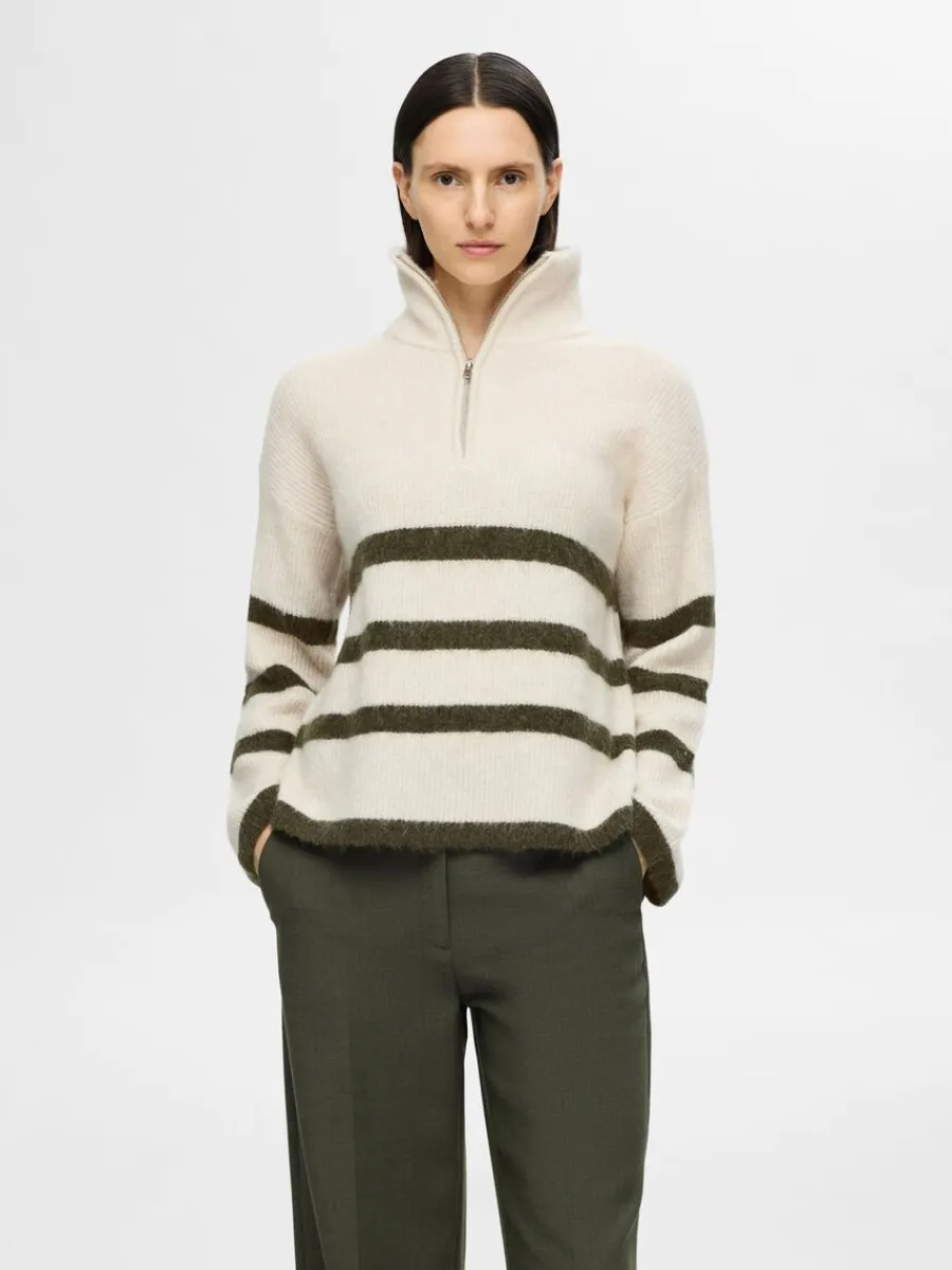 halvlngt_blixtls_trja_0.webp SELECTED HALVLÅNGT BLIXTLÅS TRÖJA Beige Outlet