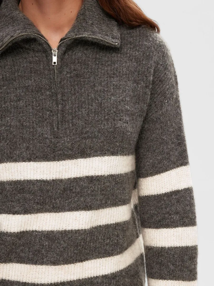 halvlngt_blixtls_trja_3-5.webp SELECTED HALVLÅNGT BLIXTLÅS TRÖJA Grey Discount