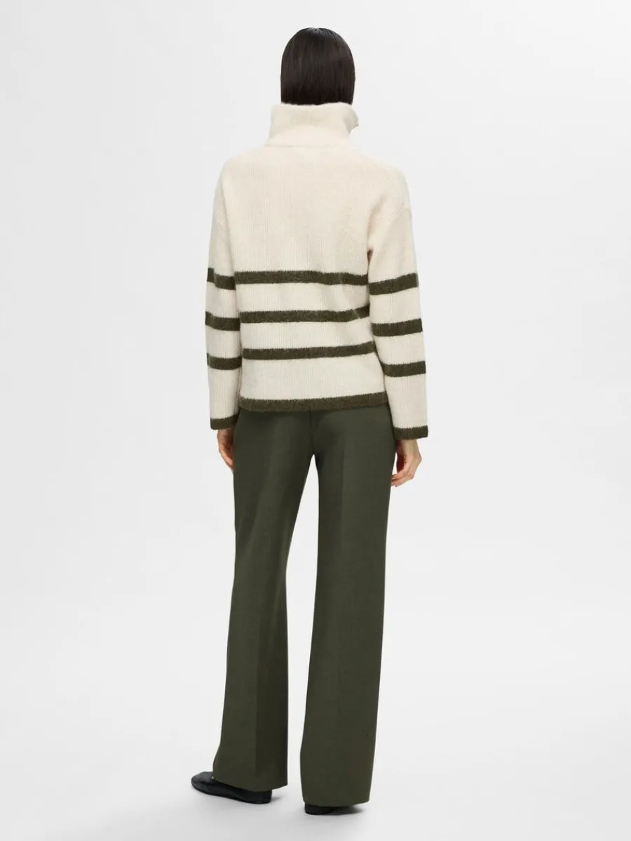 halvlngt_blixtls_trja_4.webp SELECTED HALVLÅNGT BLIXTLÅS TRÖJA Beige Outlet