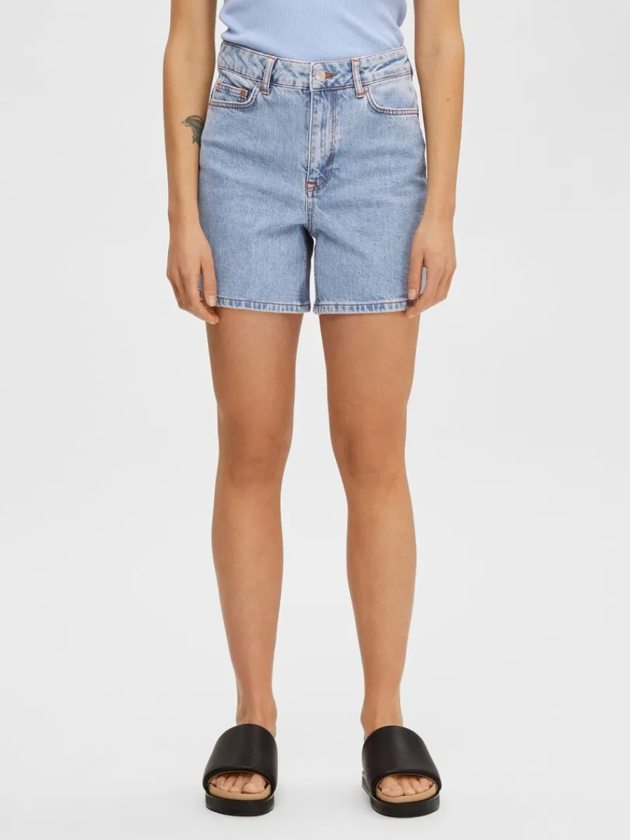 hg_midja_jeansshorts_1.webp SELECTED HÖG MIDJA JEANSSHORTS Blue Store