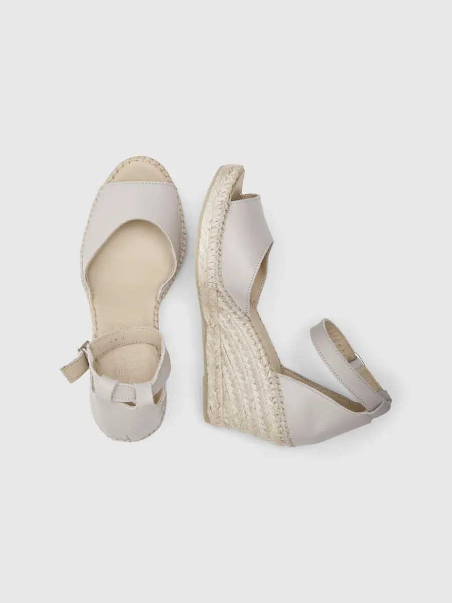 hgklackade_lder_espadrill_3.webp SELECTED HÖGKLACKADE LÄDER ESPADRILLES Beige Store