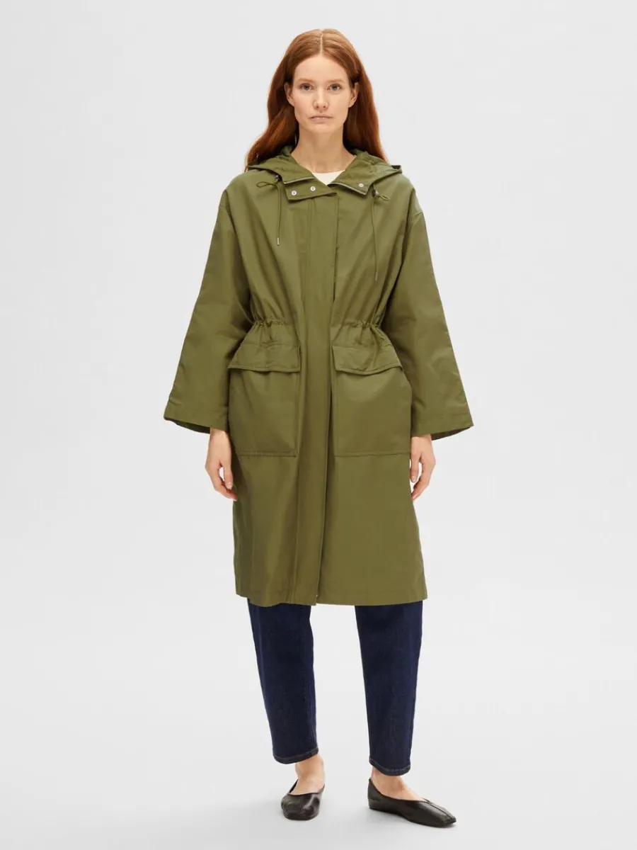 huvfrsedd_parkas_1.webp SELECTED HUVFÖRSEDD PARKAS Green Hot