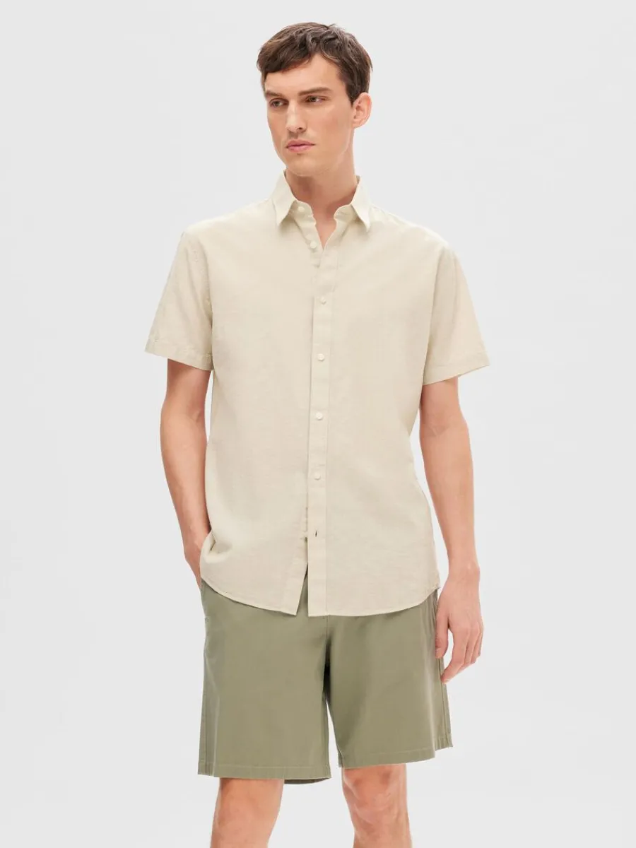 klassiska_kortrmad_skjort_0-1.webp SELECTED KLASSISKA KORTÄRMAD SKJORTA Beige Outlet
