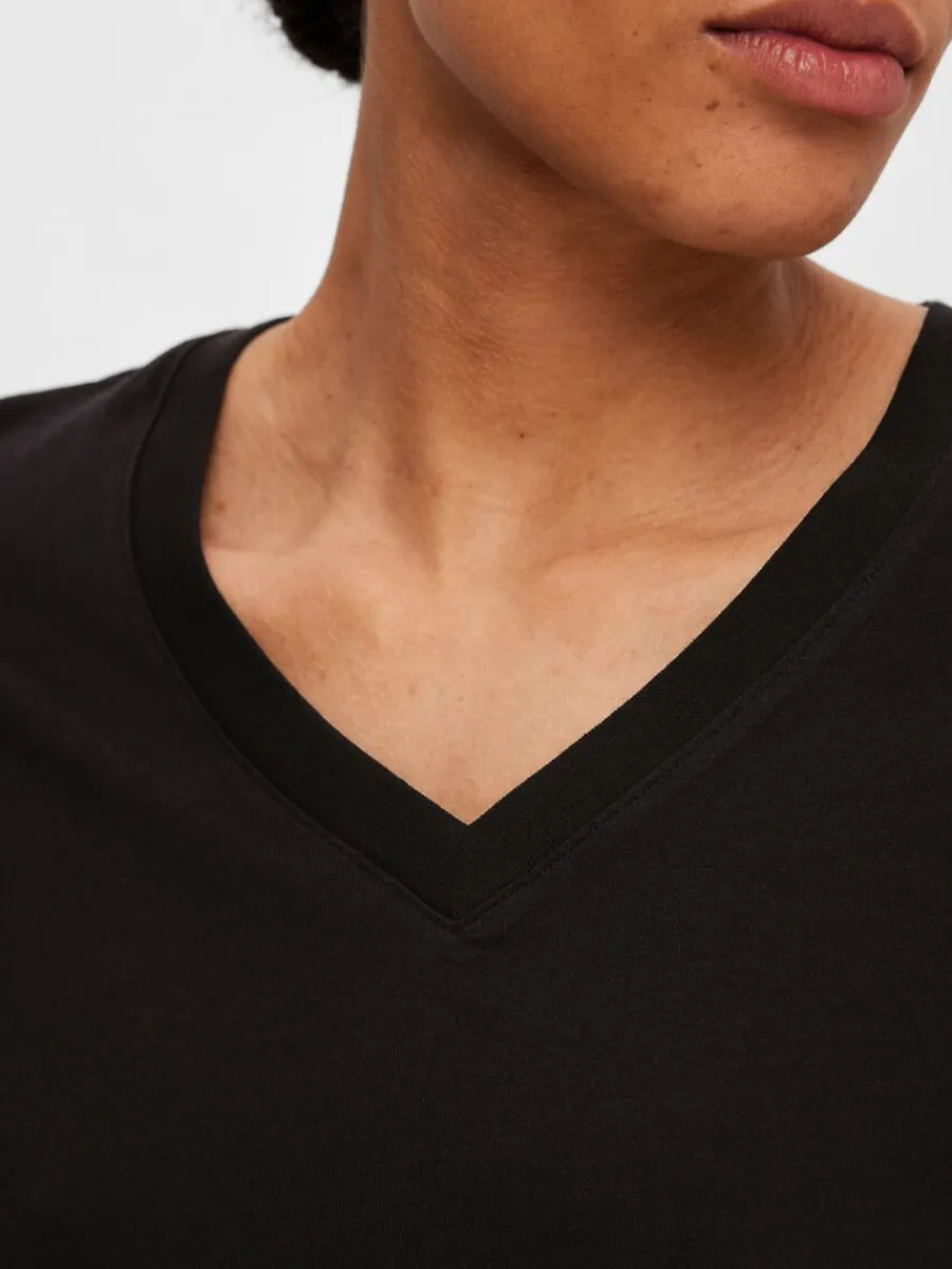 klassiska_vneck_tshirt_3-1.webp SELECTED KLASSISKA V-NECK T-SHIRT Black Store