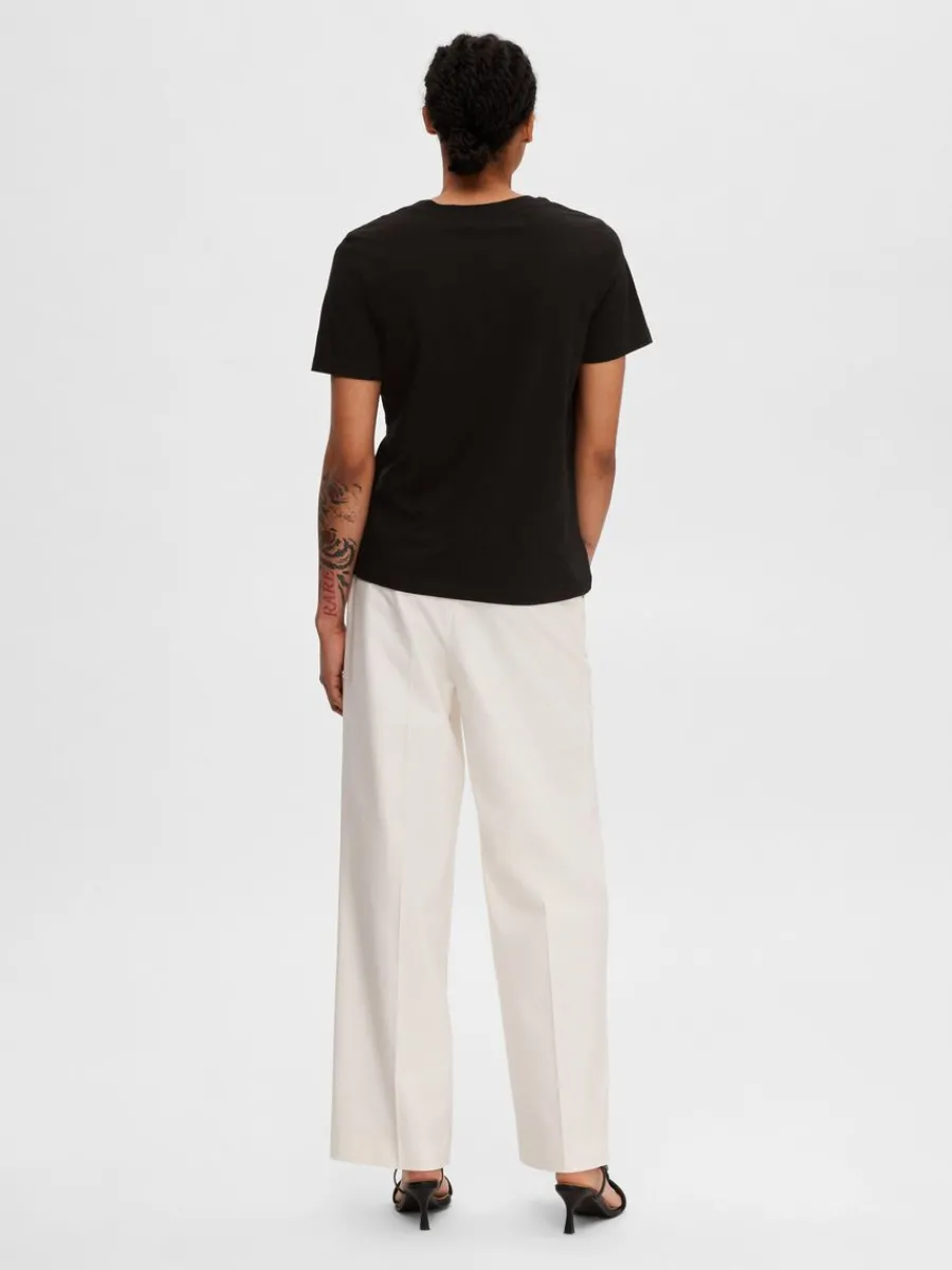 klassiska_vneck_tshirt_4-1.webp SELECTED KLASSISKA V-NECK T-SHIRT Black Store