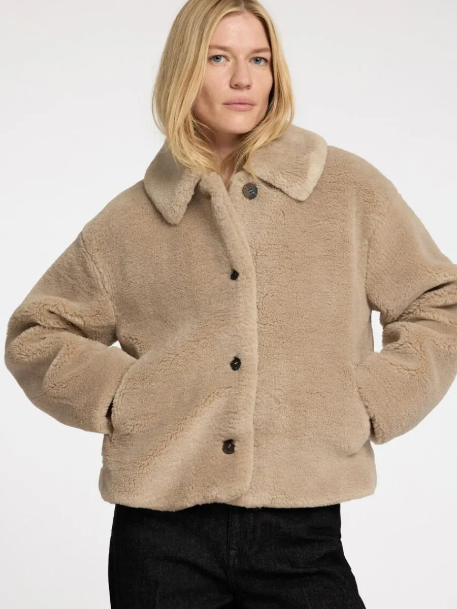 kort_teddyjacka_2.webp SELECTED KORT TEDDYJACKA Brown Clearance