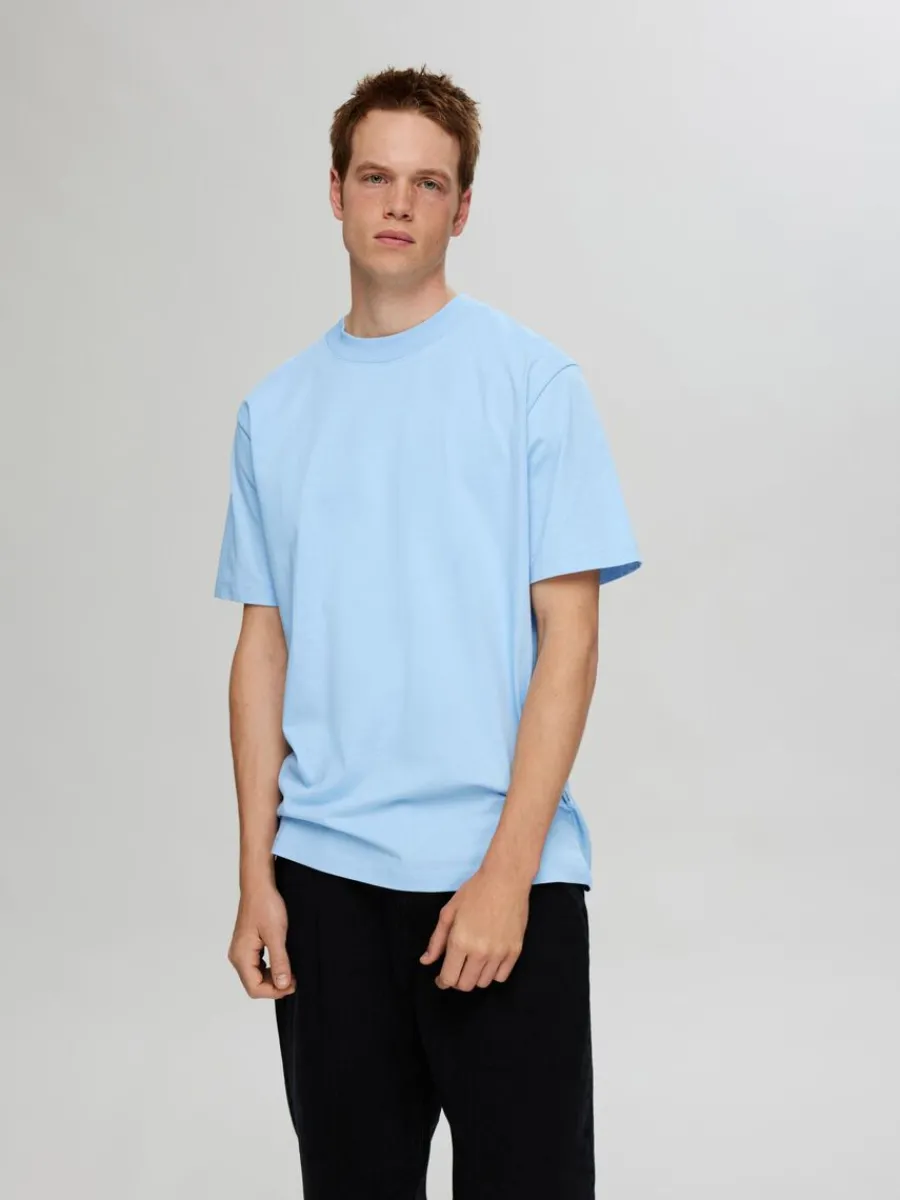 kortrmad_med_avslappnad_p_2-6.webp SELECTED KORTÄRMAD MED AVSLAPPNAD PASSFORM T-SHIRT Blue Cheap