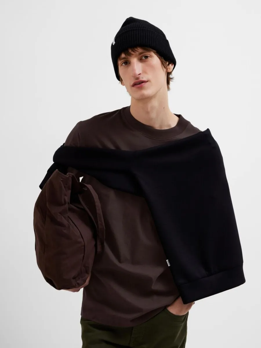 kortrmad_med_avslappnad_p_2.webp SELECTED KORTÄRMAD MED AVSLAPPNAD PASSFORM T-SHIRT Brown Store