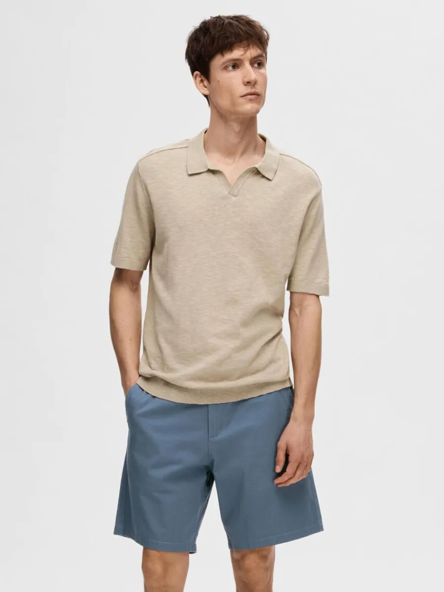 kortrmad_stickad_piktrja_0-1.webp SELECTED KORTÄRMAD STICKAD PIKÉTRÖJA Beige Store