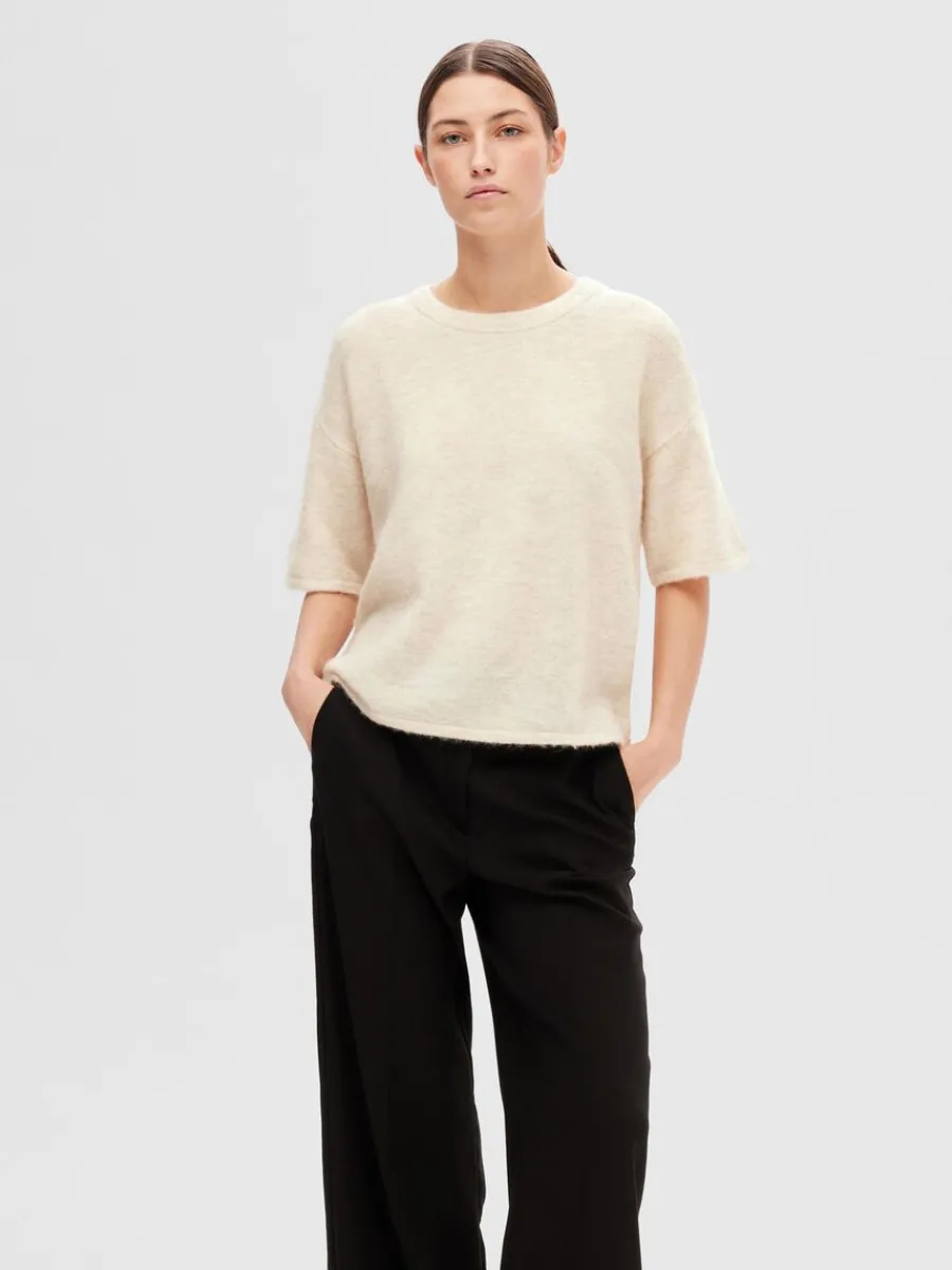 kortrmad_stickad_topp_0-5.webp SELECTED KORTÄRMAD STICKAD TOPP Beige Hot