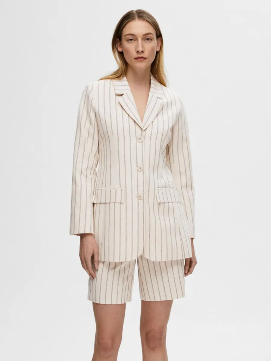 kritstrecksrandig_kavaj_0.webp SELECTED KRITSTRECKSRANDIG KAVAJ Beige Fashion