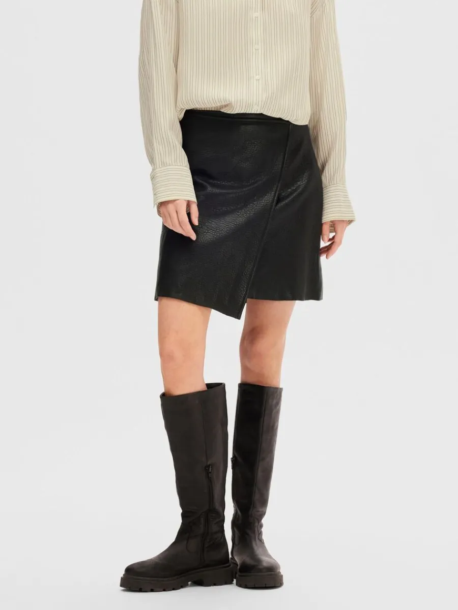 ldersydd_minikjol_1.webp SELECTED LÄDERSYDD MINIKJOL Black Cheap